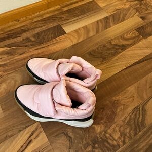 Sorel Footwear pink with  Tan Soles